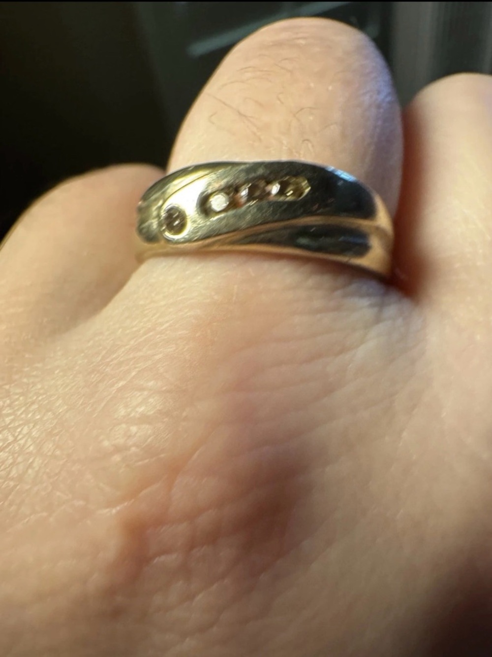 18 k pure white gold with 4 round diamonds Engraved Band Ring - size 10 , unisex